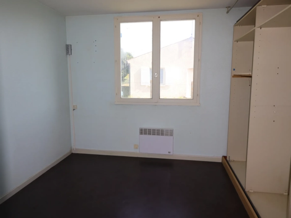 Médis maison - Maison de plain-pied avec trois chambres et garage 
