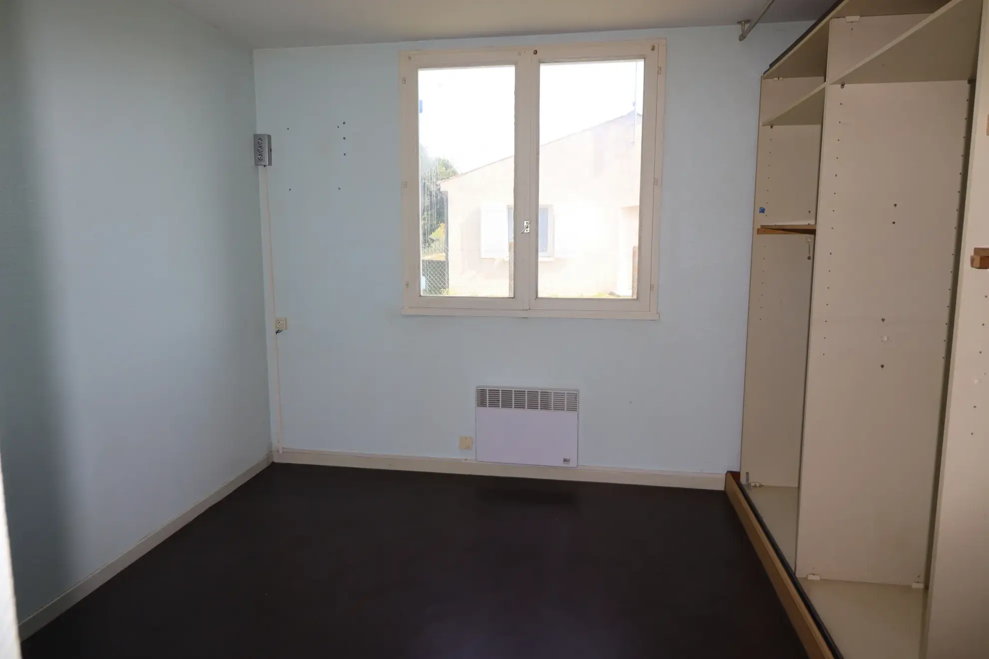 Médis maison - Maison de plain-pied avec trois chambres et garage 