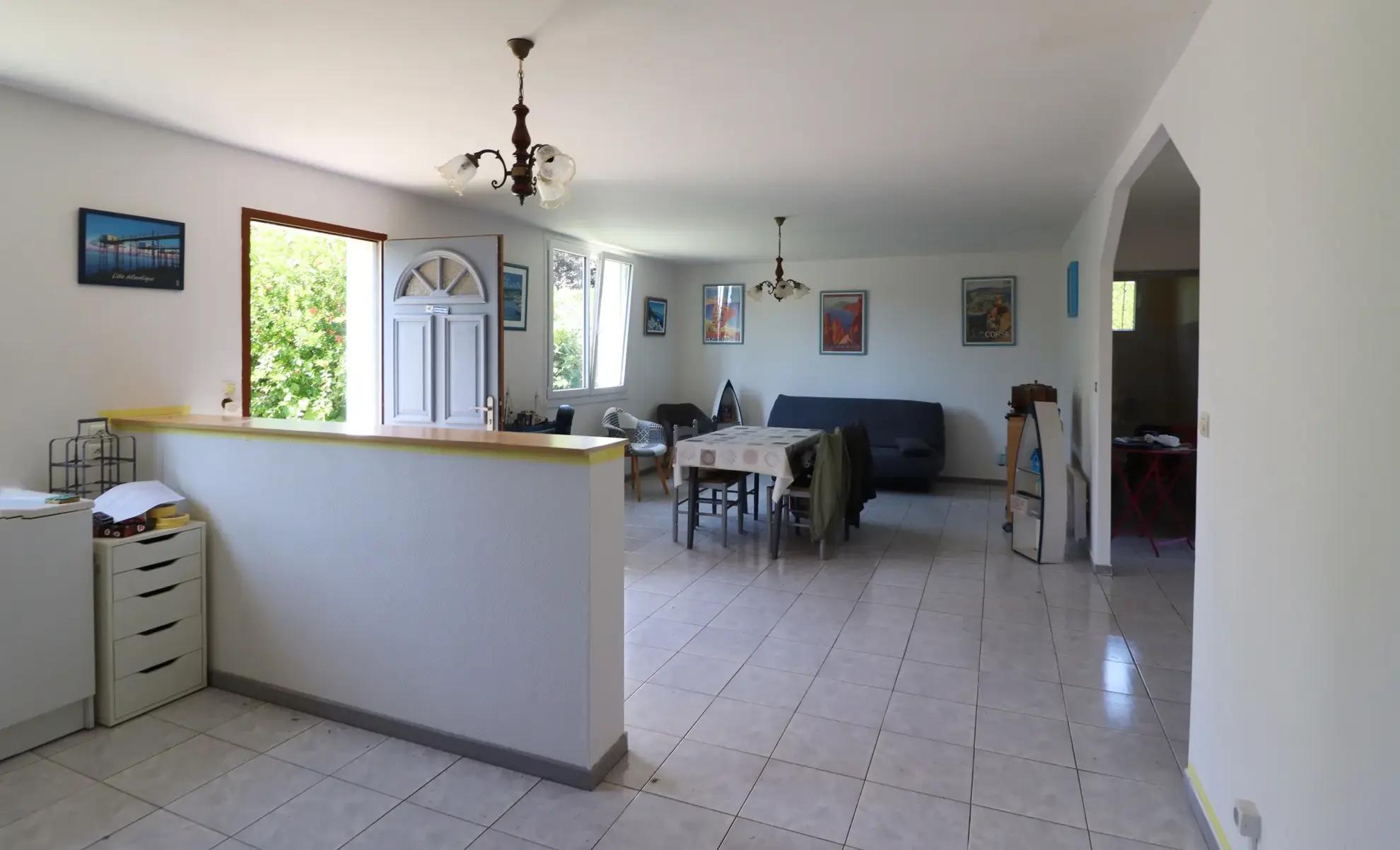 Médis maison - Maison de plain-pied avec trois chambres et garage 
