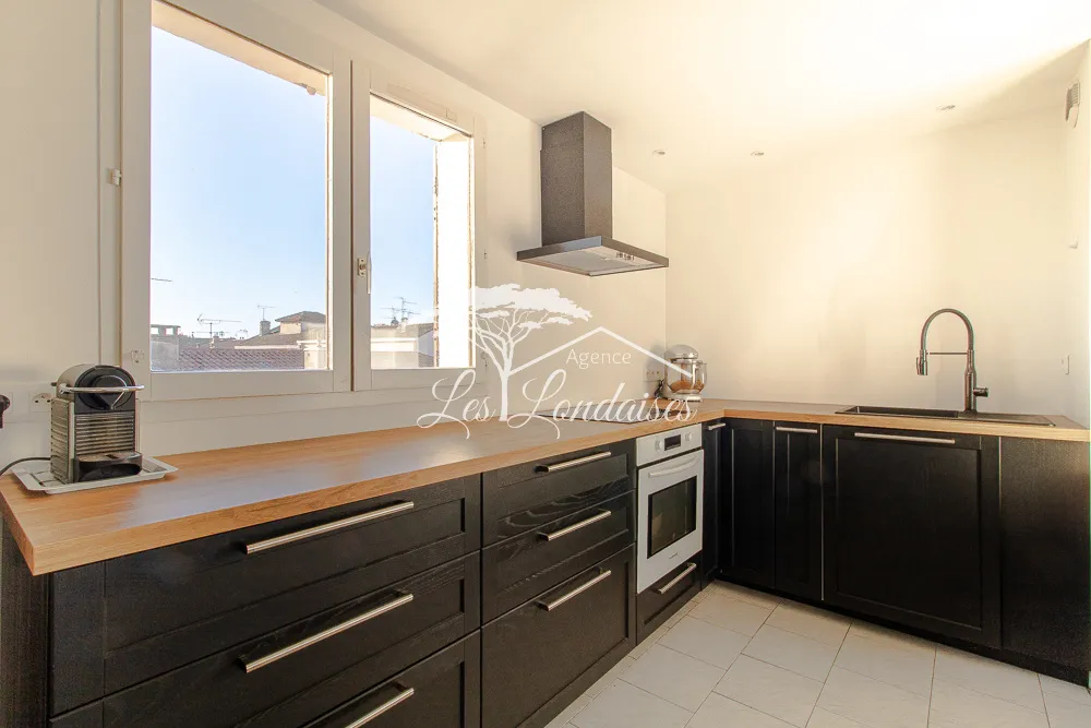 Appartement T3 plein centre ville avec 2 balcons + cave 