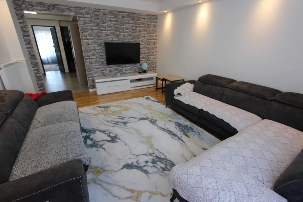 Appartement en centre ville de Pau avec balcons, cave et parking