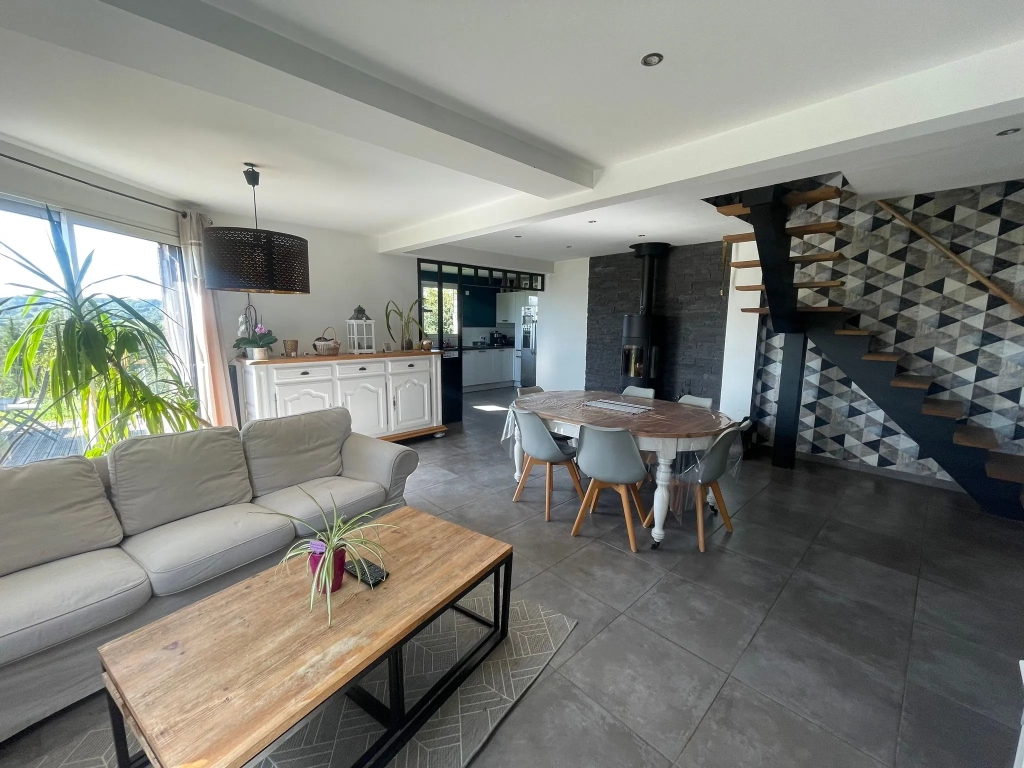 Maison moderne à vendre à Livarot (14140) - 4 chambres, garage et terrasse