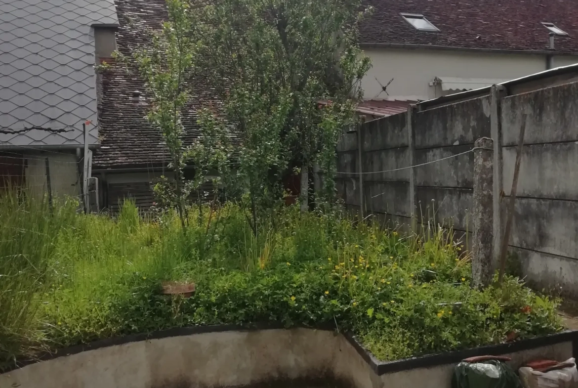Maison de village type F2 de plain-pied avec jardin 