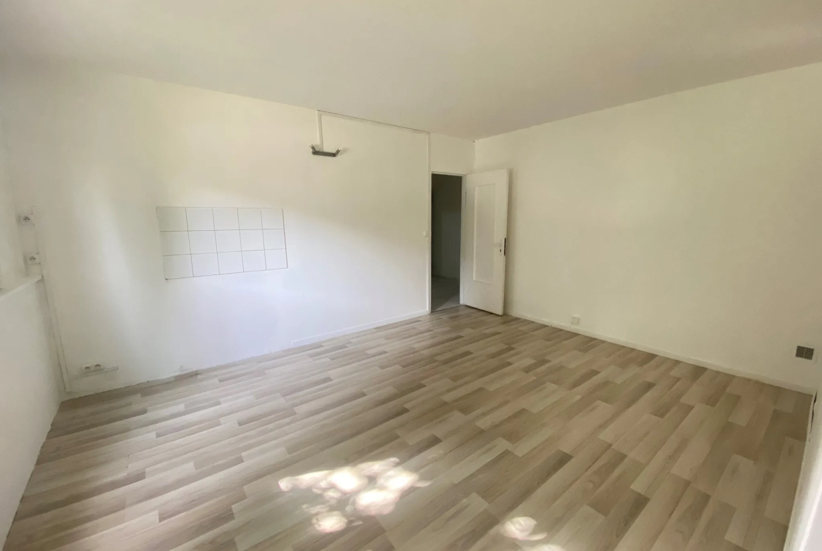 Appartement 5 pièces à Sainte Geneviève des Bois 