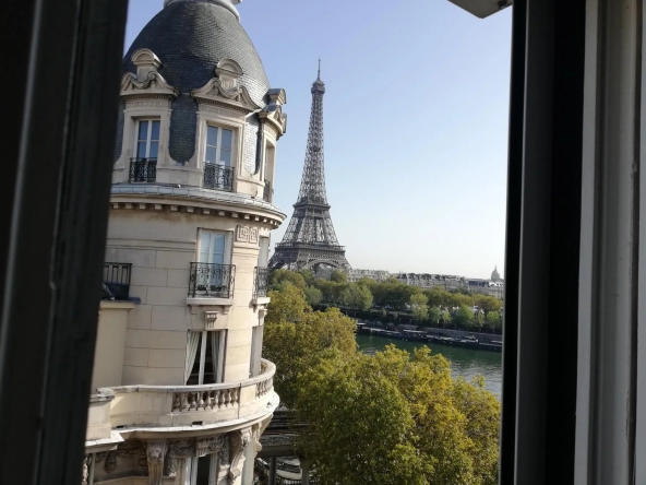 Exceptionnel petit 2 pièces avec vue Tour Eiffel / Vue Seine