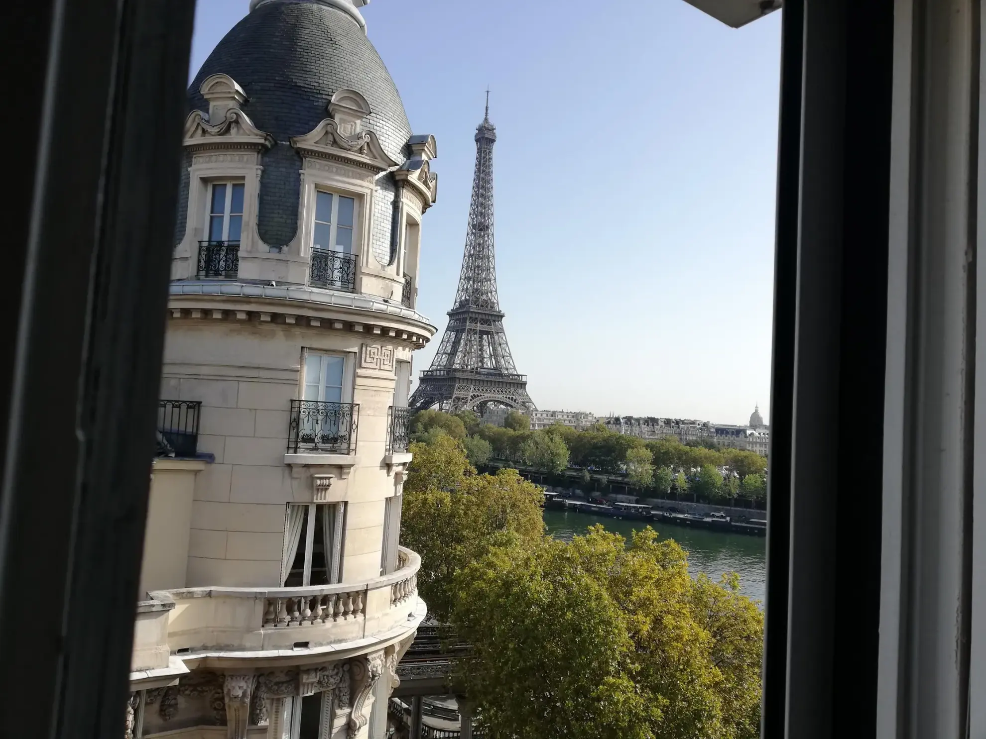 Exceptionnel petit 2 pièces avec vue Tour Eiffel / Vue Seine 