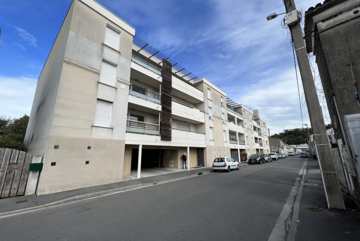 CENON T2 avec parking à vendre 
