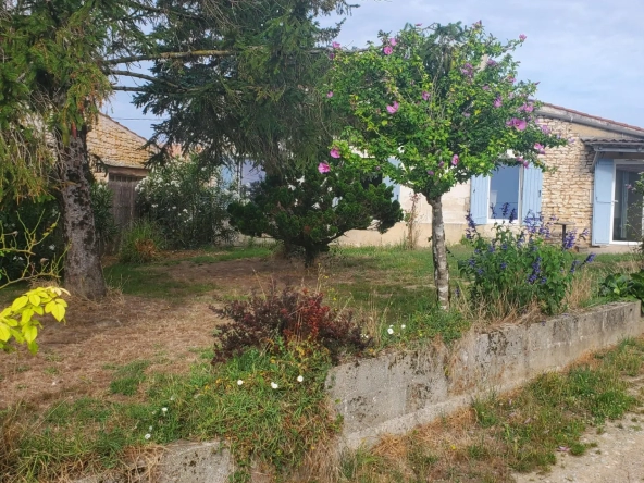 Maison de village charentaise à Meursac, Charente-Maritime 