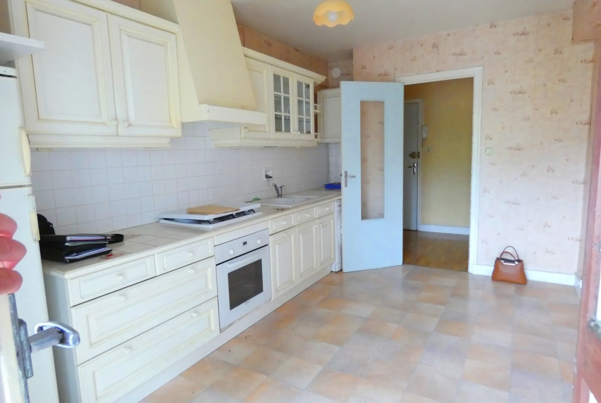 Appartement T2 lumineux avec ascenseur à Aurillac 