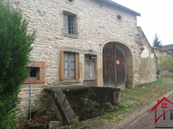 Maison de village F6 avec maison à rénover sur un terrain de 718m2 à Villars st marcellin 