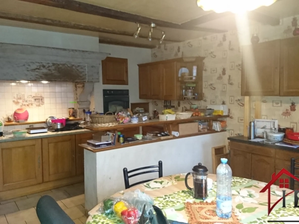 Maison de village F6 avec maison à rénover sur un terrain de 718m2 à Villars st marcellin 