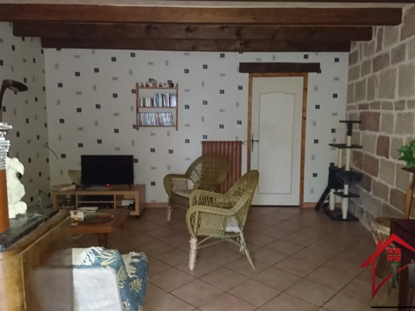 Maison de village F6 avec maison à rénover sur un terrain de 718m2 à Villars st marcellin 