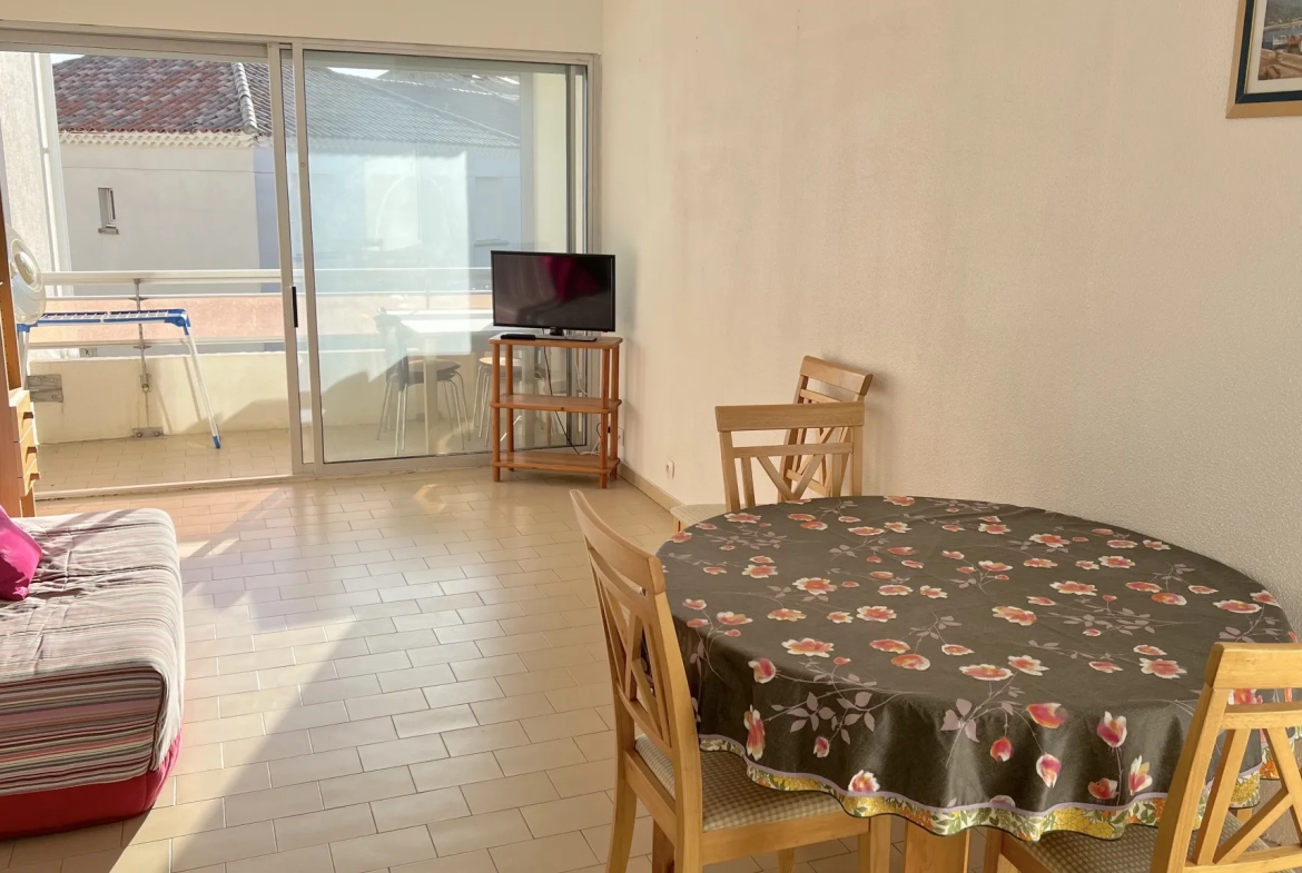 CARNON 1 ERE LIGNE F2 + TERRASSE + PARKING 