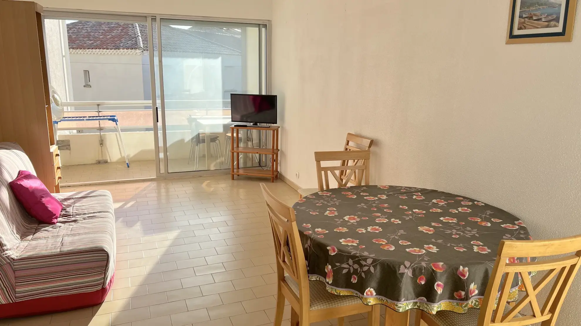 CARNON 1 ERE LIGNE F2 + TERRASSE + PARKING 