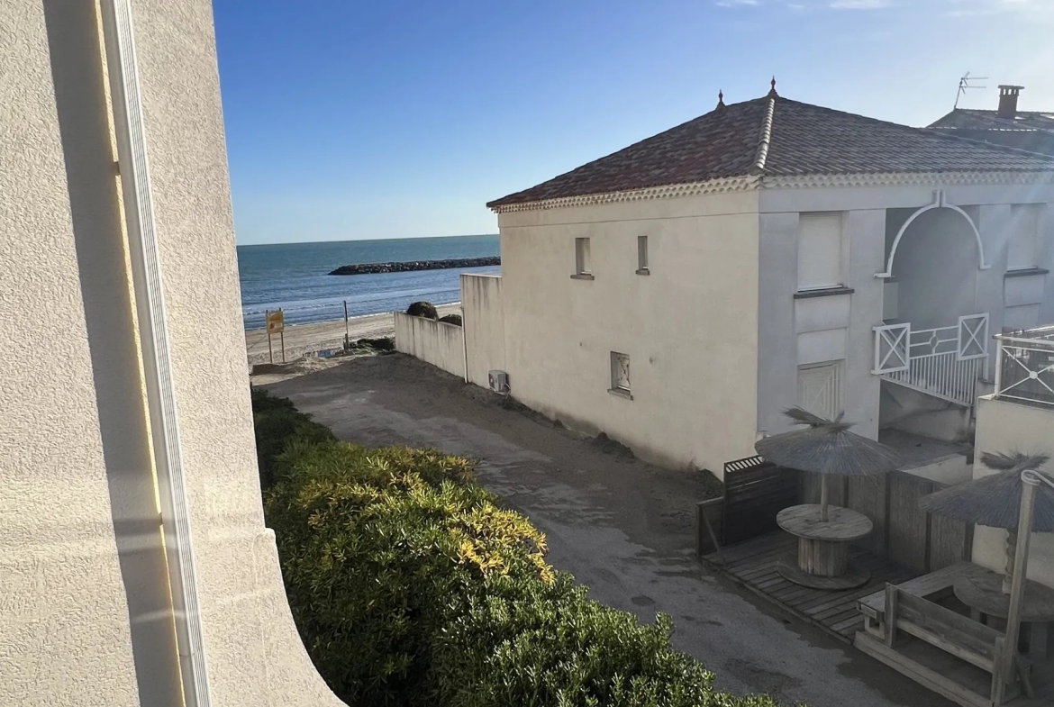 CARNON 1 ERE LIGNE F2 + TERRASSE + PARKING 