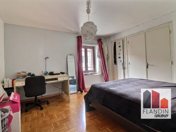 Maison de ville avec potentiel d'immeuble de rapport investisseurs à Lorette 