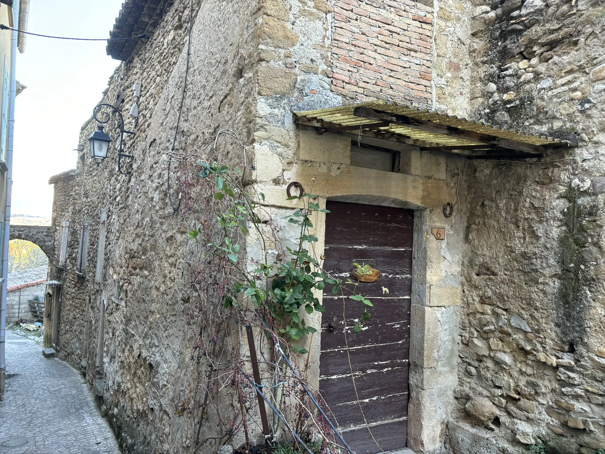 Maison de village à rénover avec terrasse - Mirabel aux Baronnies 