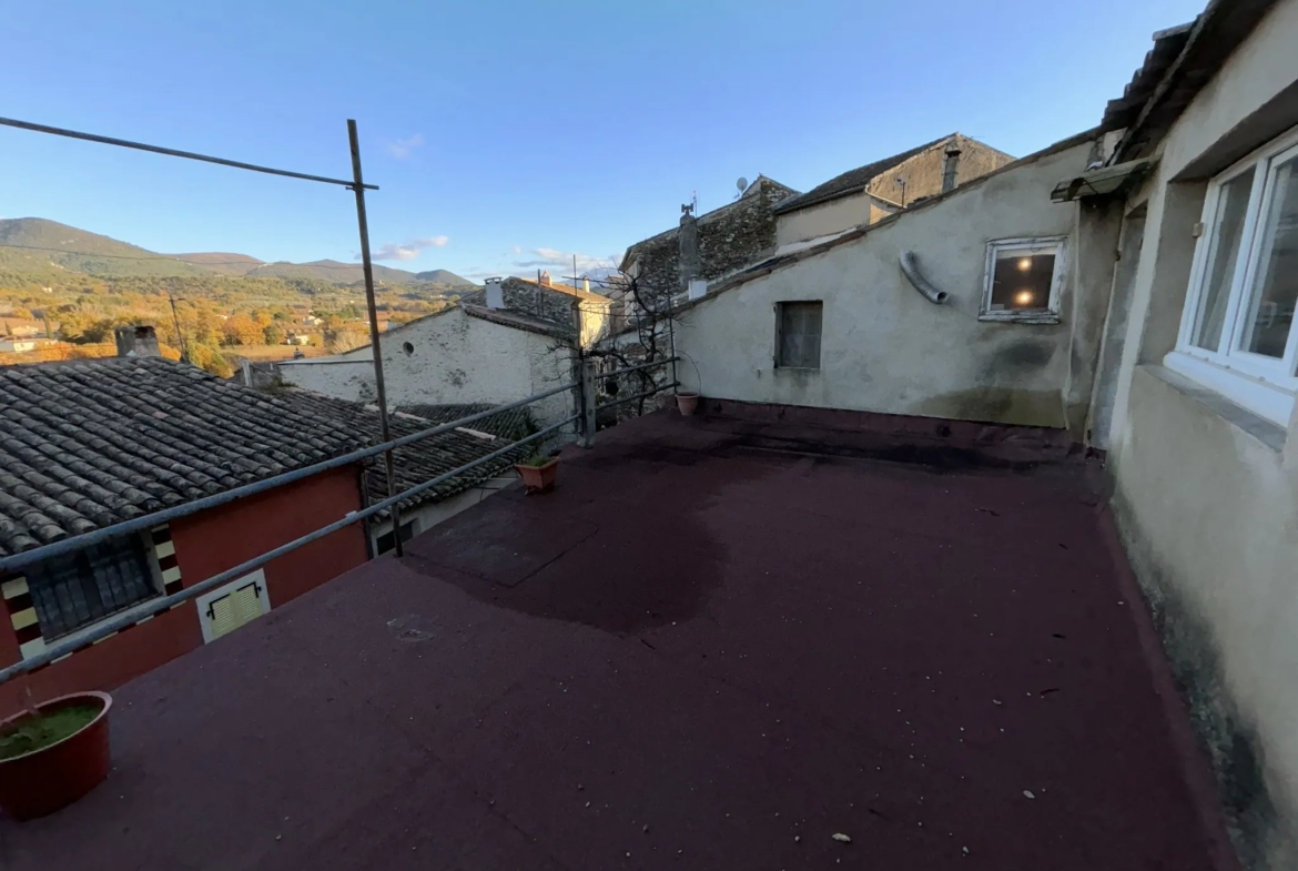 Maison de village à rénover avec terrasse - Mirabel aux Baronnies 