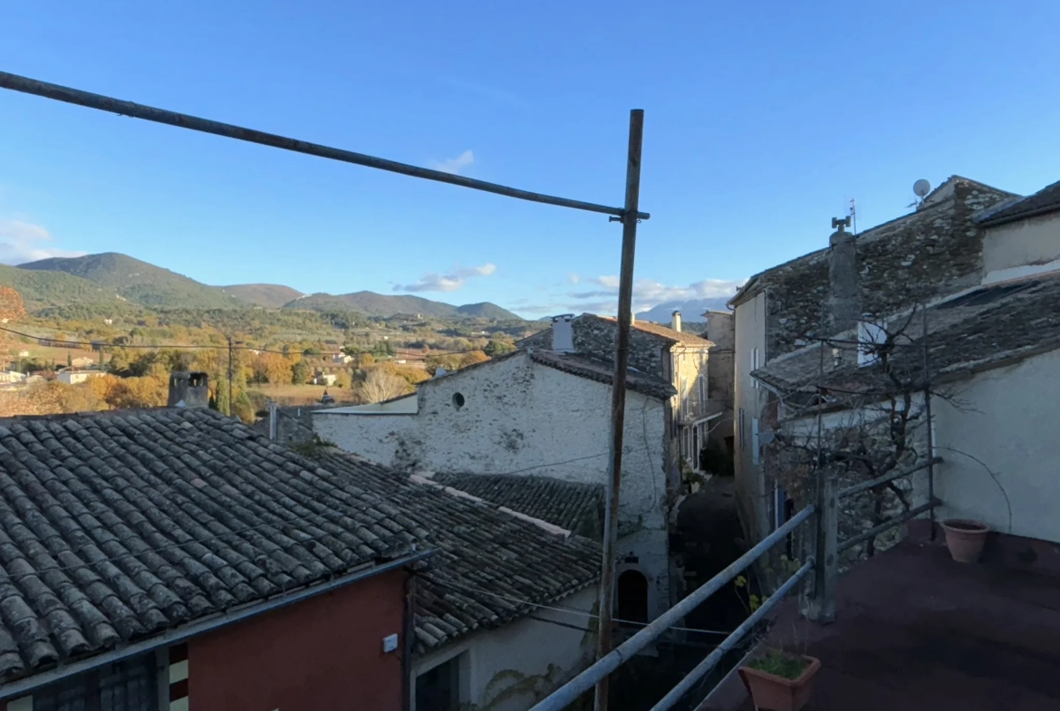 Maison de village à rénover avec terrasse - Mirabel aux Baronnies 