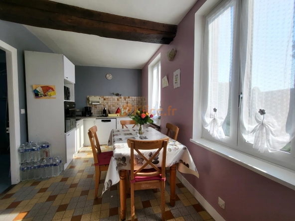 Propriété proche du centre d'Yvetot avec 4 chambres et un joli terrain 