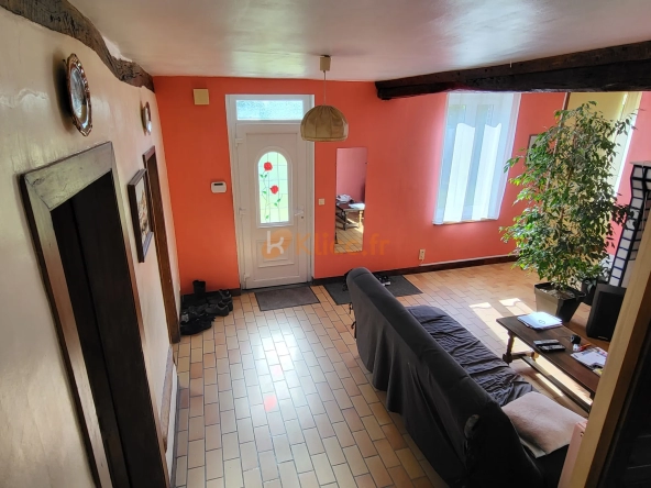 Propriété proche du centre d'Yvetot avec 4 chambres et un joli terrain 