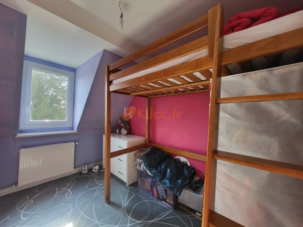 Propriété proche du centre d'Yvetot avec 4 chambres et un joli terrain 
