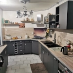 VALREAS, local commercial de 75 m2 et appartement de 135 m2.
