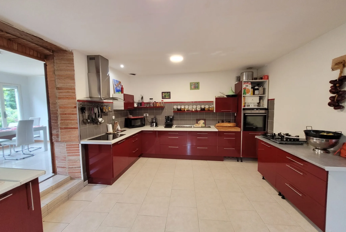 Maison 4 chambres avec garage et piscine à Cordes-Tolosannes 