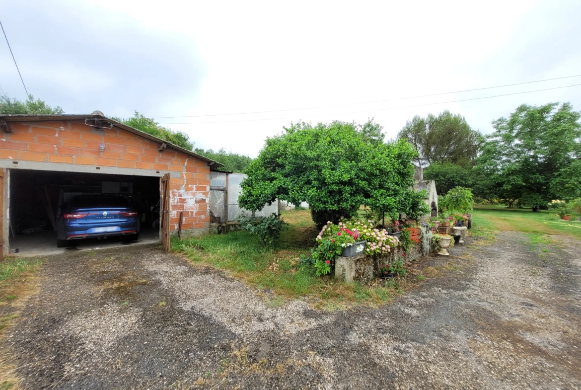 Maison 4 chambres avec garage et piscine à Cordes-Tolosannes 
