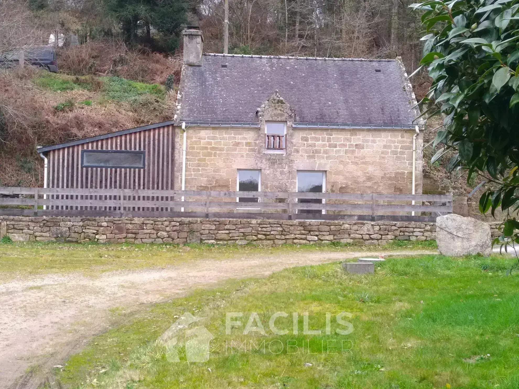 Maison en pierres indépendante à vendre dans le Morbihan 