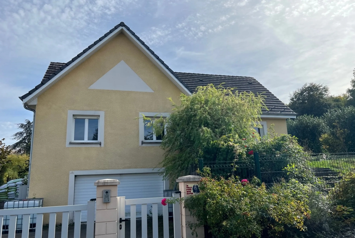 Maison à Beaucourt avec 3 chambres, salle de bains, cave, garage et panneaux solaires 