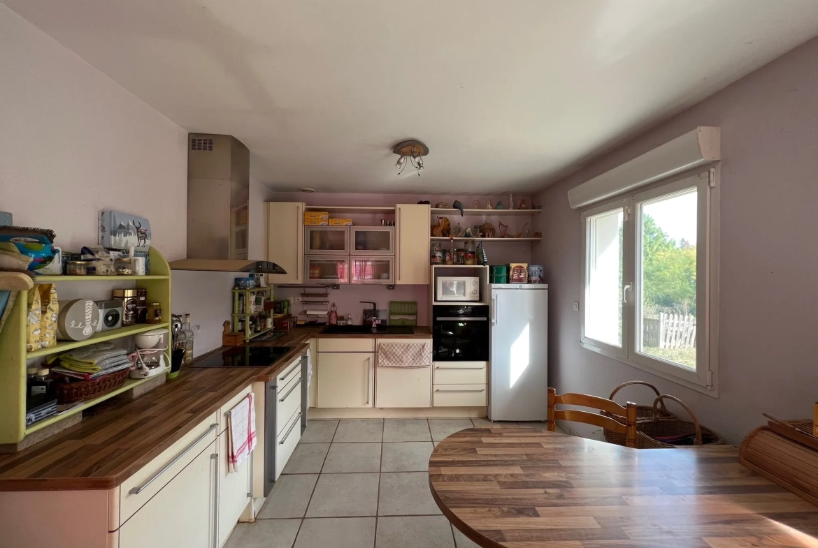 Maison à Beaucourt avec 3 chambres, salle de bains, cave, garage et panneaux solaires 