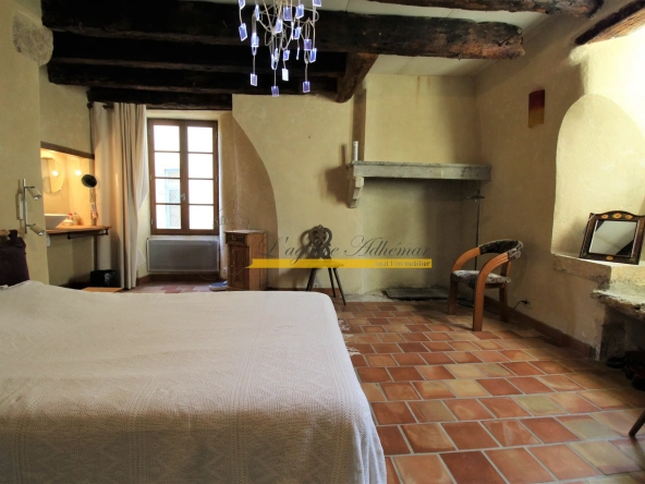 Maison de ville à Rochemaure avec terrasse, cave et garage 