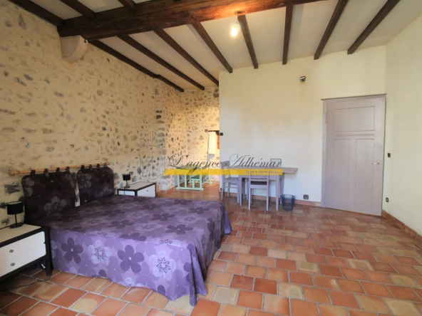 Maison de ville à Rochemaure avec terrasse, cave et garage 