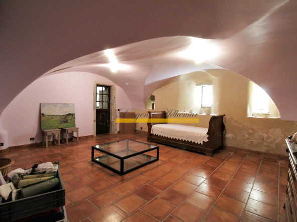 Maison de ville à Rochemaure avec terrasse, cave et garage 