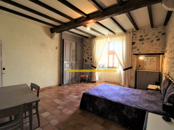 Maison de ville à Rochemaure avec terrasse, cave et garage 