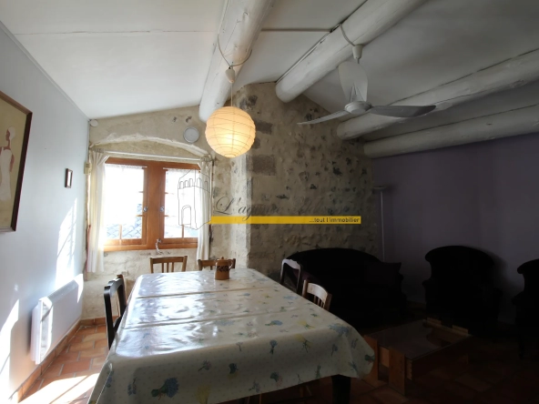Maison de ville à Rochemaure avec terrasse, cave et garage 
