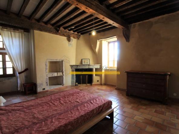 Maison de ville à Rochemaure avec terrasse, cave et garage 