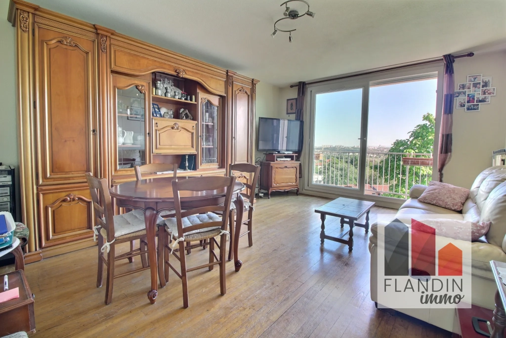 Appartement T3 - 65 m2 - Proche village