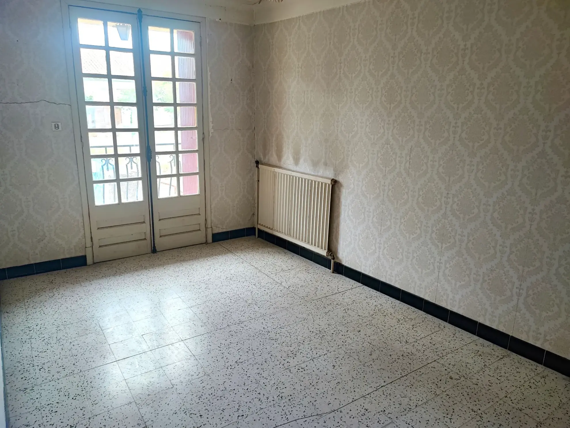Maison de village à rénover avec garage et terrasse à La Redorte 