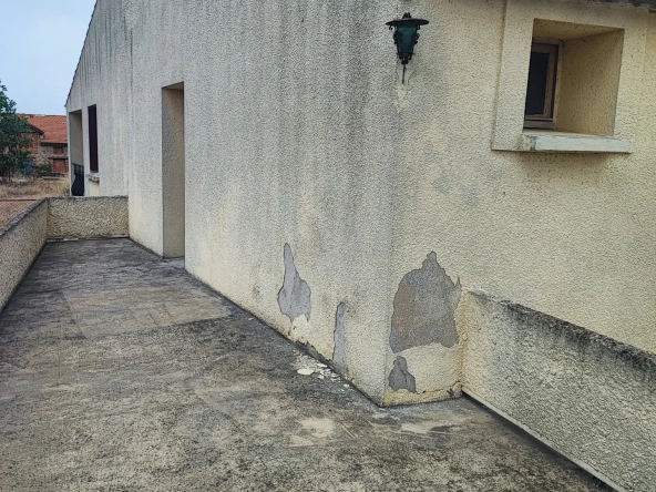 Maison de village à rénover avec garage et terrasse à La Redorte 