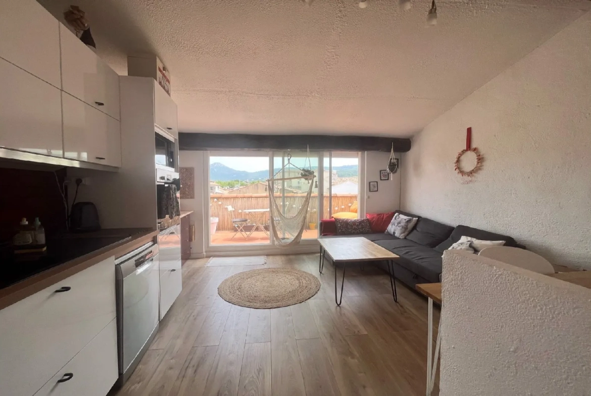Appartement Duplex Rénové à Trets - 43 m2 - 164 000 € 