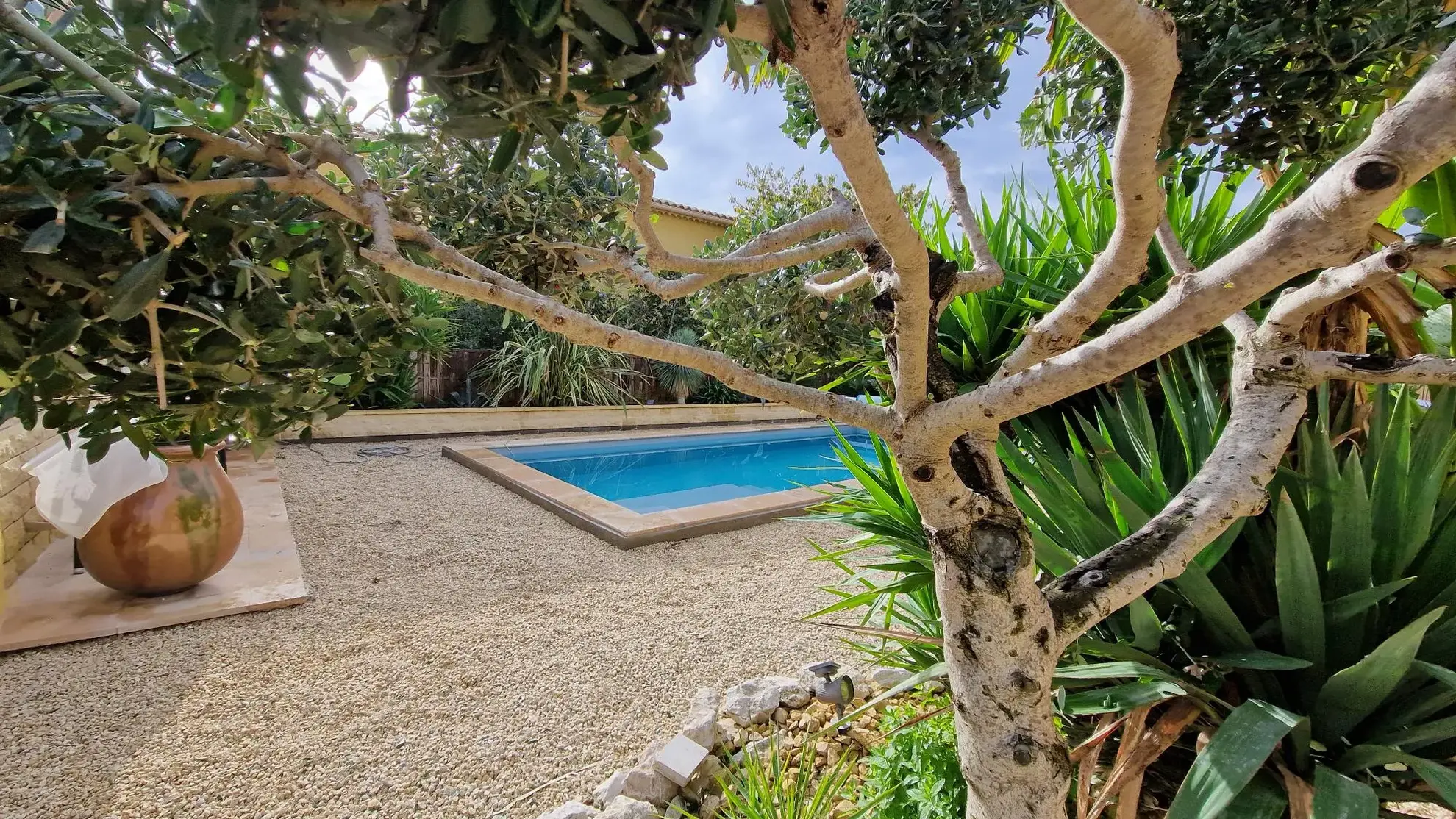 Villa de plain pied de 97 m2 habitables avec jardin et piscine à vendre à Bollene 84500 