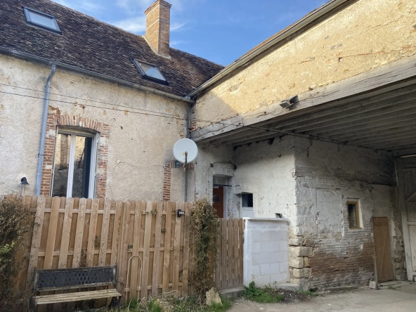 Maison de 135m2 à Champigny sur Yonne avec 3 chambres et un potentiel de 100m2
