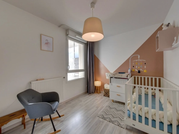 Quartier Prédieu, bel appartement récent 4 pièces et cuisine 