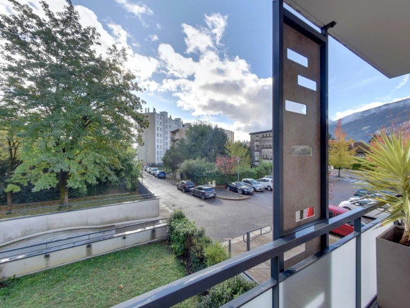 Quartier Prédieu, bel appartement récent 4 pièces et cuisine 