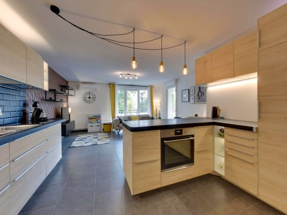Quartier Prédieu, bel appartement récent 4 pièces et cuisine 