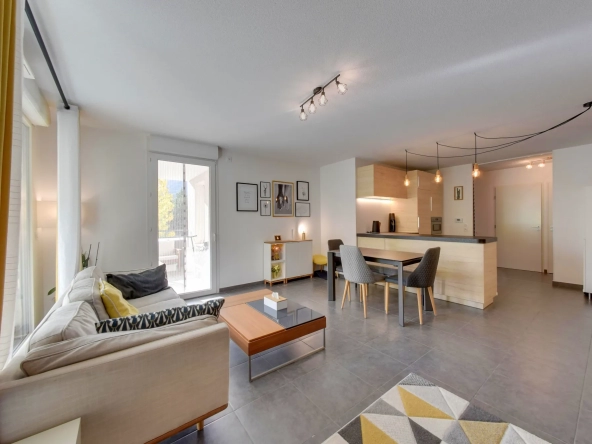 Quartier Prédieu, bel appartement récent 4 pièces et cuisine 