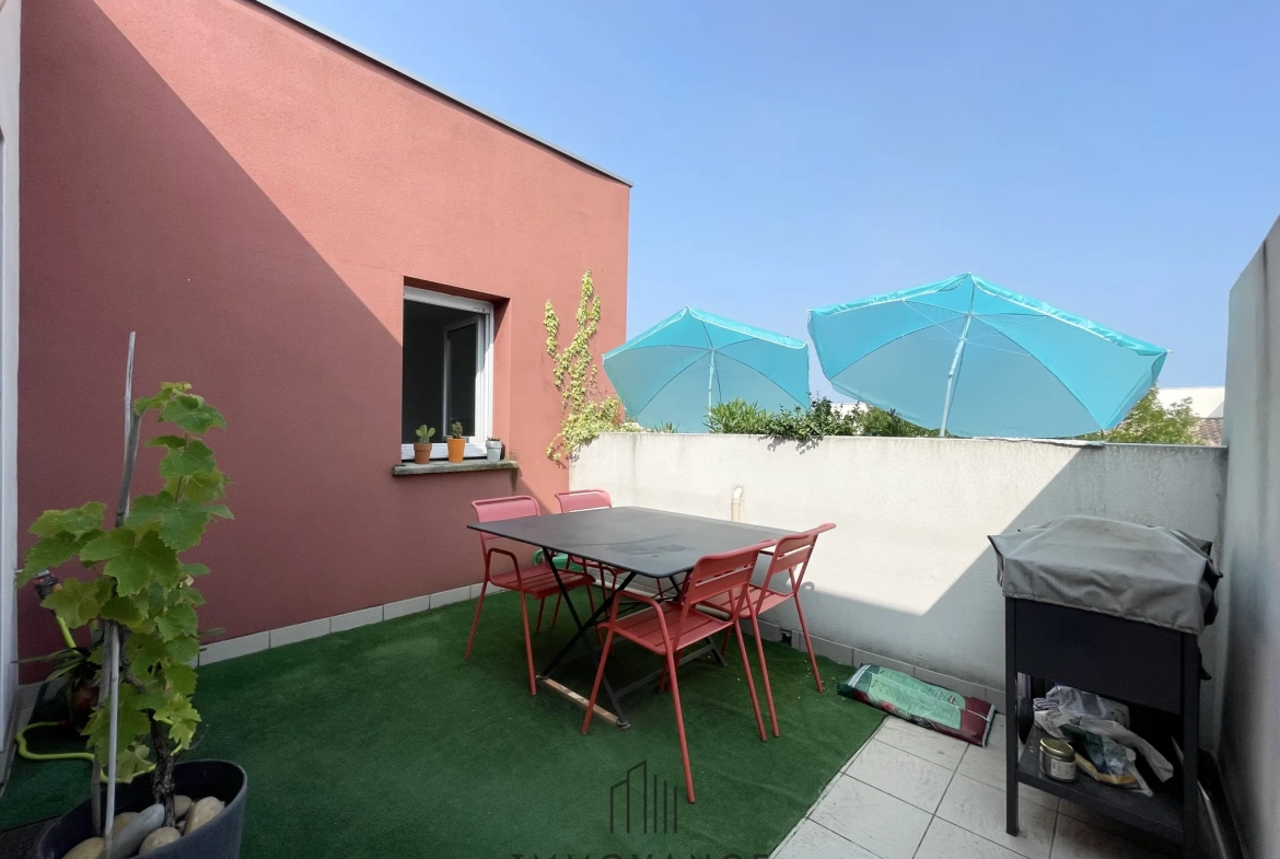 JACOU - APPARTEMENT T3 AVEC TERRASSES ET DOUBLE PARKING 