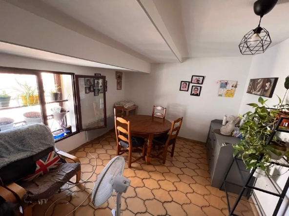 Immeuble de rapport avec 3 appartements + 1 local à Gardanne